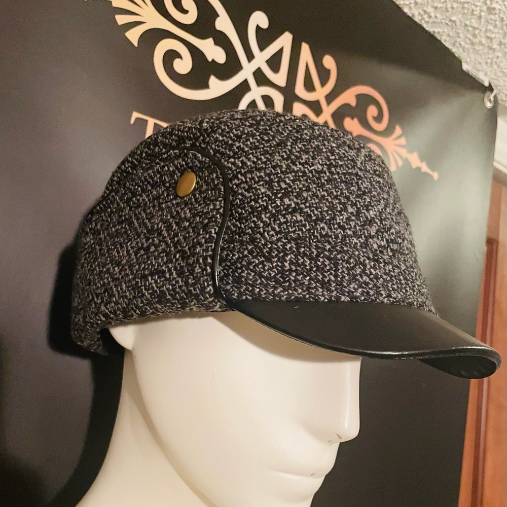 BCBG women’s hat